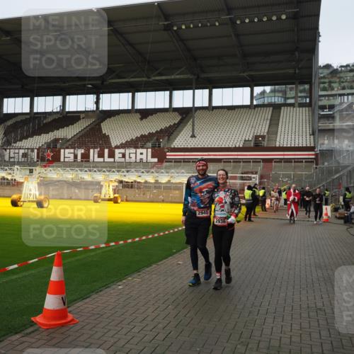 07.12.2025 - St. Pauli X-Mass-Run No. 15 Fabian Wolf http://msf.ph/oto/9423668 07.12.2025 12:02:26 Ziel 235, 1979, 1983, 2936, 2940, 3203, 3429, 3837, 4364 meine-sportfotos.de