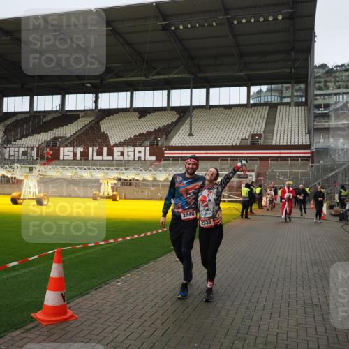07.12.2025 - St. Pauli X-Mass-Run No. 15 Fabian Wolf http://msf.ph/oto/9423670 07.12.2025 12:02:27 Ziel 235, 1979, 1983, 2936, 2940, 3203, 3429, 3432, 3837, 4364 meine-sportfotos.de