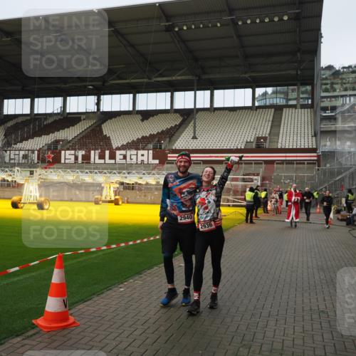 07.12.2025 - St. Pauli X-Mass-Run No. 15 Fabian Wolf http://msf.ph/oto/9423671 07.12.2025 12:02:27 Ziel 235, 1979, 1983, 2936, 2940, 3203, 3429, 3432, 3837, 4364 meine-sportfotos.de