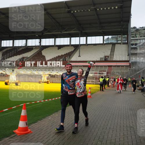 07.12.2025 - St. Pauli X-Mass-Run No. 15 Fabian Wolf http://msf.ph/oto/9423672 07.12.2025 12:02:27 Ziel 235, 1979, 1983, 2936, 2940, 3203, 3429, 3432, 3837, 4364 meine-sportfotos.de