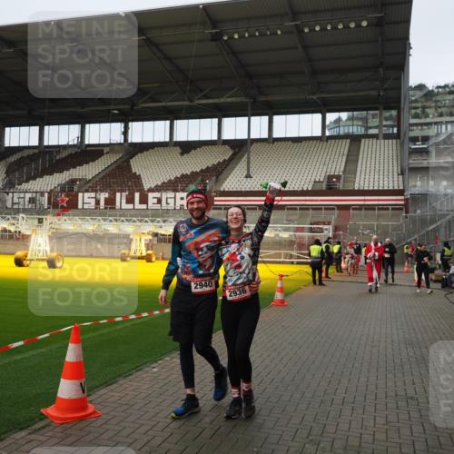 07.12.2025 - St. Pauli X-Mass-Run No. 15 Fabian Wolf http://msf.ph/oto/9423673 07.12.2025 12:02:27 Ziel 235, 1979, 1983, 2936, 2940, 3203, 3429, 3432, 3837, 4364 meine-sportfotos.de