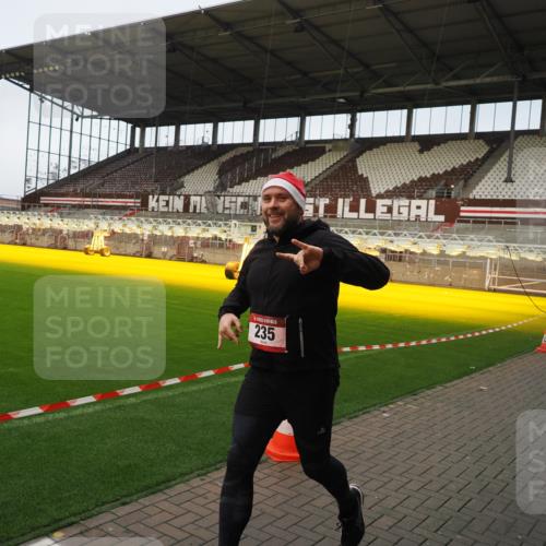 07.12.2025 - St. Pauli X-Mass-Run No. 15 Fabian Wolf http://msf.ph/oto/9423686 07.12.2025 12:02:34 Ziel 235, 1979, 1983, 2936, 2940, 3203, 3429, 3432, 3743, 3745, 3837, 3995 meine-sportfotos.de