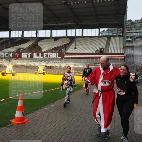 07.12.2025 - St. Pauli X-Mass-Run No. 15 Fabian Wolf http://msf.ph/oto/9423696 07.12.2025 12:02:39 Ziel 235, 1279, 1979, 1983, 3429, 3432, 3743, 3745, 3803, 3837, 3995 meine-sportfotos.de