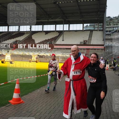 07.12.2025 - St. Pauli X-Mass-Run No. 15 Fabian Wolf http://msf.ph/oto/9423698 07.12.2025 12:02:39 Ziel 235, 1279, 1979, 1983, 3429, 3432, 3743, 3745, 3803, 3837, 3995 meine-sportfotos.de