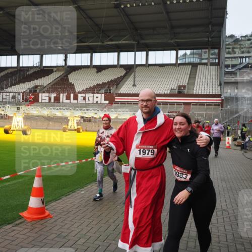 07.12.2025 - St. Pauli X-Mass-Run No. 15 Fabian Wolf http://msf.ph/oto/9423699 07.12.2025 12:02:40 Ziel 235, 1279, 1979, 1983, 3429, 3432, 3743, 3745, 3803, 3837, 3995 meine-sportfotos.de