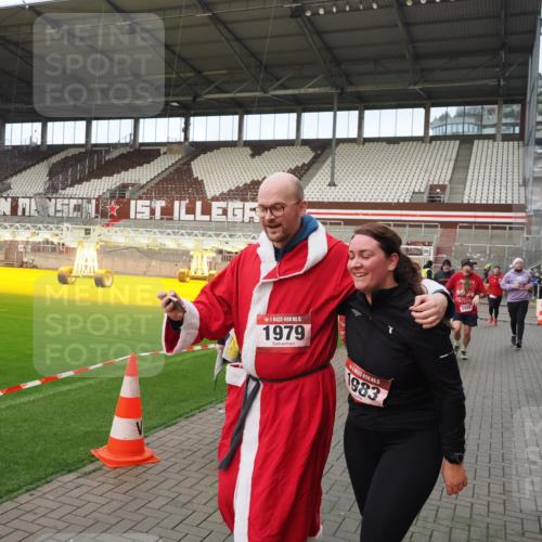 07.12.2025 - St. Pauli X-Mass-Run No. 15 Fabian Wolf http://msf.ph/oto/9423701 07.12.2025 12:02:40 Ziel 235, 1279, 1979, 1983, 3429, 3432, 3743, 3745, 3803, 3837, 3995 meine-sportfotos.de