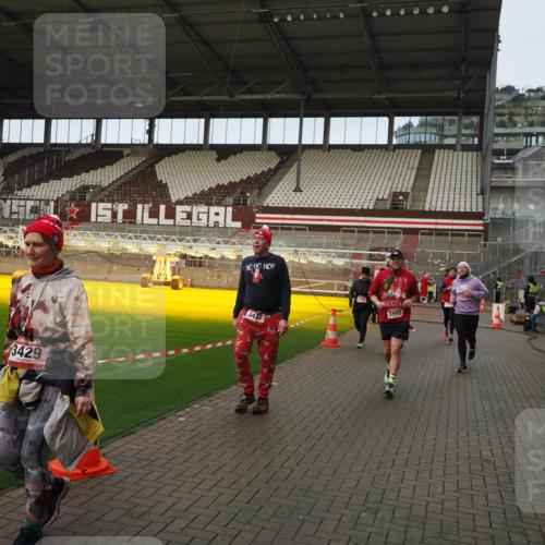 07.12.2025 - St. Pauli X-Mass-Run No. 15 Fabian Wolf http://msf.ph/oto/9423704 07.12.2025 12:02:41 Ziel 235, 1279, 1979, 1983, 3429, 3432, 3743, 3745, 3803, 3837, 3995 meine-sportfotos.de
