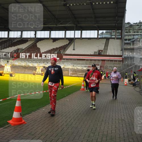 07.12.2025 - St. Pauli X-Mass-Run No. 15 Fabian Wolf http://msf.ph/oto/9423707 07.12.2025 12:02:42 Ziel 235, 1279, 1979, 1983, 3429, 3432, 3743, 3745, 3803, 3995 meine-sportfotos.de