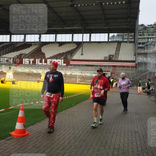 07.12.2025 - St. Pauli X-Mass-Run No. 15 Fabian Wolf http://msf.ph/oto/9423709 07.12.2025 12:02:42 Ziel 235, 1279, 1979, 1983, 3429, 3432, 3743, 3745, 3803, 3995 meine-sportfotos.de