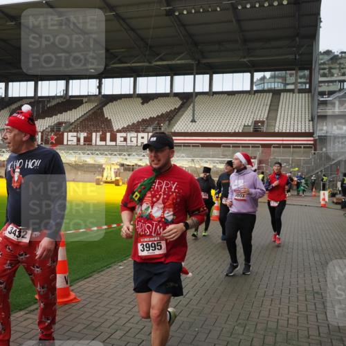 07.12.2025 - St. Pauli X-Mass-Run No. 15 Fabian Wolf http://msf.ph/oto/9423715 07.12.2025 12:02:43 Ziel 235, 1279, 1979, 1983, 3429, 3432, 3743, 3745, 3803, 3995 meine-sportfotos.de