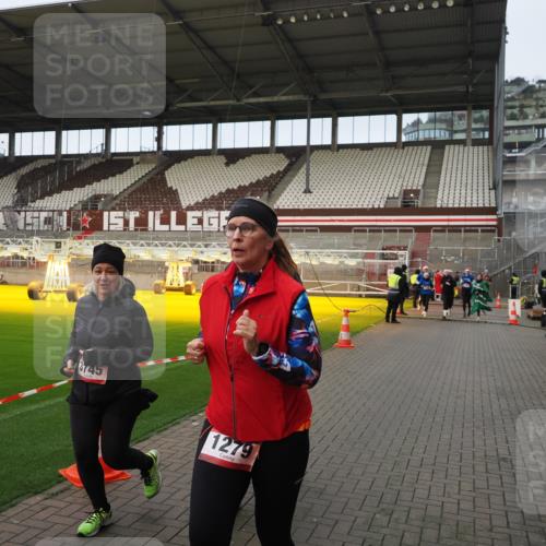 07.12.2025 - St. Pauli X-Mass-Run No. 15 Fabian Wolf http://msf.ph/oto/9423724 07.12.2025 12:02:46 Ziel 235, 826, 1279, 2095, 3429, 3432, 3743, 3745, 3803, 3995, 4681, 4682, 4683, 4684 meine-sportfotos.de