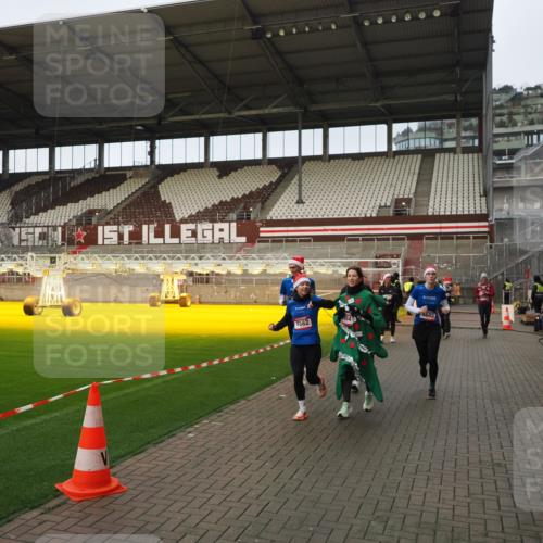 07.12.2025 - St. Pauli X-Mass-Run No. 15 Fabian Wolf http://msf.ph/oto/9423733 07.12.2025 12:02:51 Ziel 826, 1279, 2095, 3743, 3745, 3803, 3995, 4076, 4120, 4228, 4681, 4682, 4683, 4684 meine-sportfotos.de
