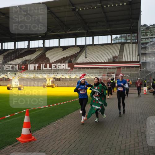 07.12.2025 - St. Pauli X-Mass-Run No. 15 Fabian Wolf http://msf.ph/oto/9423734 07.12.2025 12:02:51 Ziel 826, 1279, 2095, 3743, 3745, 3803, 3995, 4076, 4120, 4228, 4681, 4682, 4683, 4684 meine-sportfotos.de