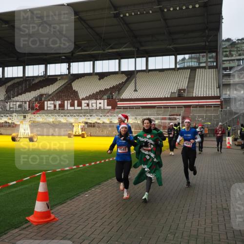 07.12.2025 - St. Pauli X-Mass-Run No. 15 Fabian Wolf http://msf.ph/oto/9423735 07.12.2025 12:02:51 Ziel 826, 1279, 2095, 3743, 3745, 3803, 3995, 4076, 4120, 4228, 4681, 4682, 4683, 4684 meine-sportfotos.de