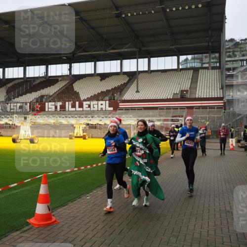 07.12.2025 - St. Pauli X-Mass-Run No. 15 Fabian Wolf http://msf.ph/oto/9423736 07.12.2025 12:02:52 Ziel 826, 1279, 2095, 3803, 3995, 4076, 4120, 4228, 4681, 4682, 4683, 4684 meine-sportfotos.de