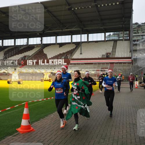 07.12.2025 - St. Pauli X-Mass-Run No. 15 Fabian Wolf http://msf.ph/oto/9423737 07.12.2025 12:02:52 Ziel 826, 1279, 2095, 3803, 3995, 4076, 4120, 4228, 4681, 4682, 4683, 4684 meine-sportfotos.de
