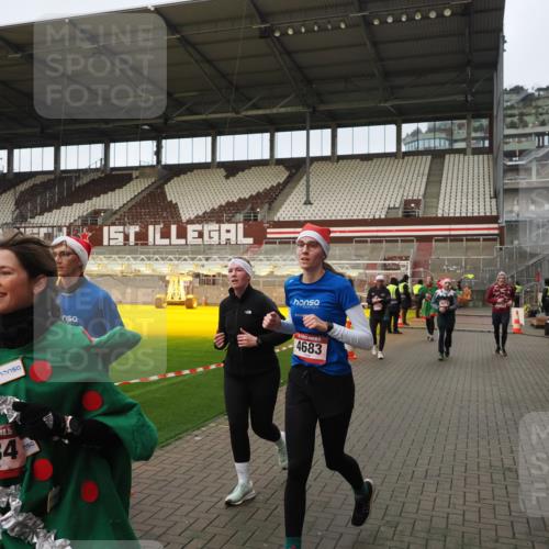 07.12.2025 - St. Pauli X-Mass-Run No. 15 Fabian Wolf http://msf.ph/oto/9423742 07.12.2025 12:02:53 Ziel 826, 1279, 2095, 3803, 4076, 4120, 4228, 4681, 4682, 4683, 4684 meine-sportfotos.de