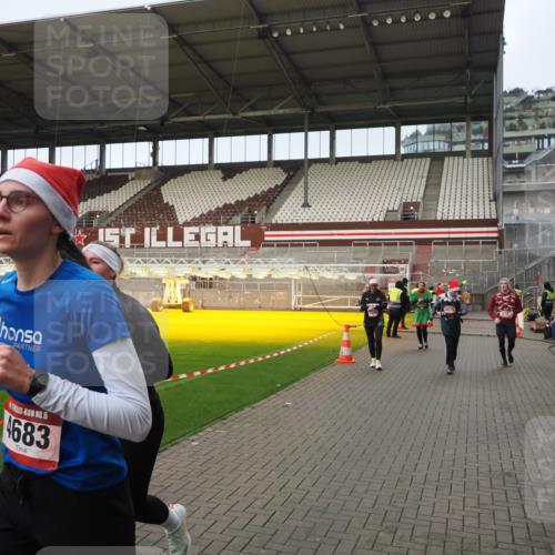 07.12.2025 - St. Pauli X-Mass-Run No. 15 Fabian Wolf http://msf.ph/oto/9423743 07.12.2025 12:02:54 Ziel 826, 1279, 2095, 3803, 4076, 4120, 4228, 4681, 4682, 4683, 4684 meine-sportfotos.de
