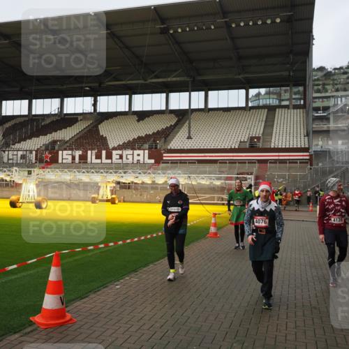 07.12.2025 - St. Pauli X-Mass-Run No. 15 Fabian Wolf http://msf.ph/oto/9423744 07.12.2025 12:02:57 Ziel 826, 1279, 2095, 4076, 4120, 4228, 4681, 4682, 4683, 4684 meine-sportfotos.de