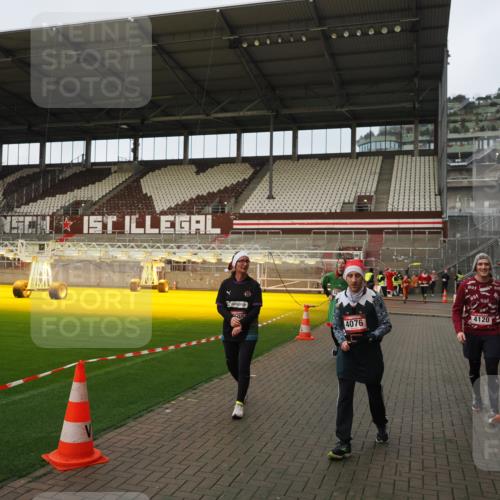 07.12.2025 - St. Pauli X-Mass-Run No. 15 Fabian Wolf http://msf.ph/oto/9423746 07.12.2025 12:02:58 Ziel 826, 2095, 4076, 4120, 4228, 4681, 4682, 4683, 4684 meine-sportfotos.de