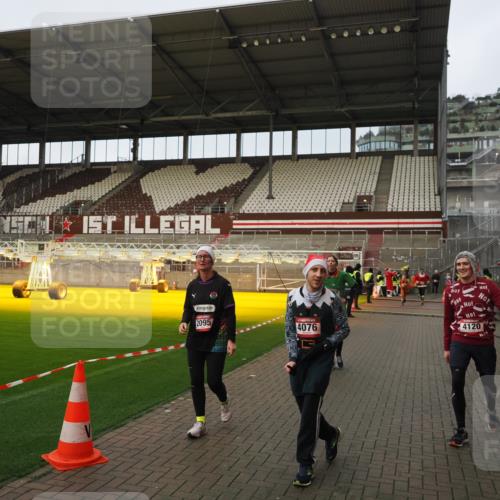 07.12.2025 - St. Pauli X-Mass-Run No. 15 Fabian Wolf http://msf.ph/oto/9423749 07.12.2025 12:02:58 Ziel 826, 2095, 4076, 4120, 4228, 4681, 4682, 4683, 4684 meine-sportfotos.de