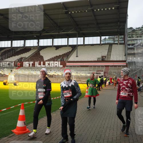 07.12.2025 - St. Pauli X-Mass-Run No. 15 Fabian Wolf http://msf.ph/oto/9423751 07.12.2025 12:02:59 Ziel 826, 2095, 4076, 4120, 4228, 4243, 4244, 4681, 4682, 4683, 4684 meine-sportfotos.de