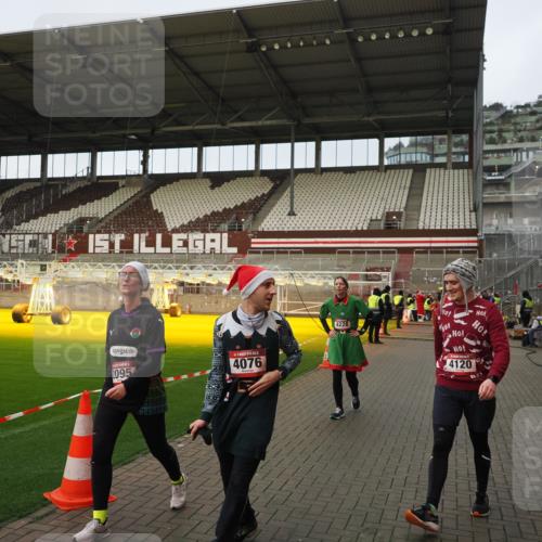07.12.2025 - St. Pauli X-Mass-Run No. 15 Fabian Wolf http://msf.ph/oto/9423752 07.12.2025 12:02:59 Ziel 826, 2095, 4076, 4120, 4228, 4243, 4244, 4681, 4682, 4683, 4684 meine-sportfotos.de