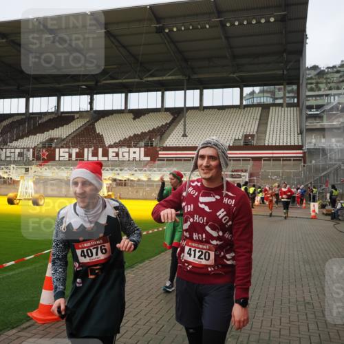 07.12.2025 - St. Pauli X-Mass-Run No. 15 Fabian Wolf http://msf.ph/oto/9423755 07.12.2025 12:03:01 Ziel 826, 2095, 4076, 4120, 4228, 4243, 4244, 4681, 4682, 4683, 4684 meine-sportfotos.de