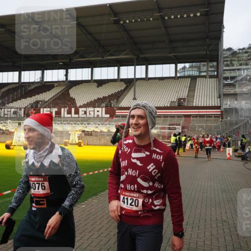 07.12.2025 - St. Pauli X-Mass-Run No. 15 Fabian Wolf http://msf.ph/oto/9423756 07.12.2025 12:03:01 Ziel 826, 2095, 4076, 4120, 4228, 4243, 4244, 4681, 4682, 4683, 4684 meine-sportfotos.de