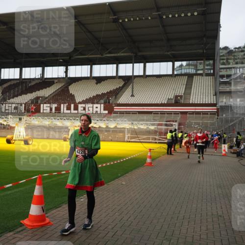 07.12.2025 - St. Pauli X-Mass-Run No. 15 Fabian Wolf http://msf.ph/oto/9423757 07.12.2025 12:03:02 Ziel 826, 2095, 3122, 4076, 4120, 4228, 4243, 4244, 4681, 4682, 4683, 4684, 4747, 4751 meine-sportfotos.de