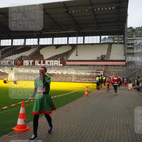 07.12.2025 - St. Pauli X-Mass-Run No. 15 Fabian Wolf http://msf.ph/oto/9423758 07.12.2025 12:03:02 Ziel 826, 2095, 3122, 4076, 4120, 4228, 4243, 4244, 4681, 4682, 4683, 4684, 4747, 4751 meine-sportfotos.de