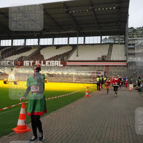 07.12.2025 - St. Pauli X-Mass-Run No. 15 Fabian Wolf http://msf.ph/oto/9423759 07.12.2025 12:03:03 Ziel 826, 2095, 3122, 4076, 4120, 4228, 4243, 4244, 4681, 4682, 4683, 4684, 4747, 4751 meine-sportfotos.de