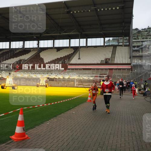 07.12.2025 - St. Pauli X-Mass-Run No. 15 Fabian Wolf http://msf.ph/oto/9423763 07.12.2025 12:03:04 Ziel 826, 2095, 2747, 3122, 3130, 3281, 4076, 4120, 4228, 4243, 4244, 4681, 4682, 4683, 4684, 4747, 4751 meine-sportfotos.de