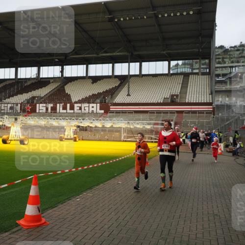 07.12.2025 - St. Pauli X-Mass-Run No. 15 Fabian Wolf http://msf.ph/oto/9423765 07.12.2025 12:03:05 Ziel 2095, 2610, 2747, 3122, 3130, 3134, 3281, 4076, 4120, 4228, 4243, 4244, 4681, 4682, 4683, 4684, 4747, 4751 meine-sportfotos.de