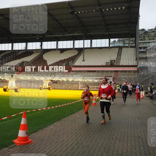 07.12.2025 - St. Pauli X-Mass-Run No. 15 Fabian Wolf http://msf.ph/oto/9423766 07.12.2025 12:03:05 Ziel 2095, 2610, 2747, 3122, 3130, 3134, 3281, 4076, 4120, 4228, 4243, 4244, 4681, 4682, 4683, 4684, 4747, 4751 meine-sportfotos.de