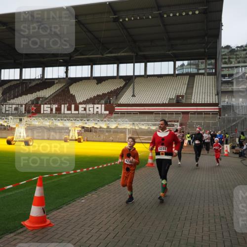 07.12.2025 - St. Pauli X-Mass-Run No. 15 Fabian Wolf http://msf.ph/oto/9423767 07.12.2025 12:03:05 Ziel 2095, 2610, 2747, 3122, 3130, 3134, 3281, 4076, 4120, 4228, 4243, 4244, 4681, 4682, 4683, 4684, 4747, 4751 meine-sportfotos.de
