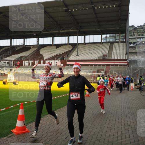 07.12.2025 - St. Pauli X-Mass-Run No. 15 Fabian Wolf http://msf.ph/oto/9423779 07.12.2025 12:03:08 Ziel 2610, 2747, 2822, 2834, 2843, 3122, 3125, 3130, 3134, 3281, 4024, 4076, 4120, 4228, 4243, 4244, 4747, 4750, 4751 meine-sportfotos.de