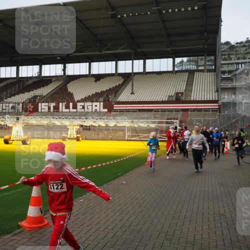 07.12.2025 - St. Pauli X-Mass-Run No. 15 Fabian Wolf http://msf.ph/oto/9423787 07.12.2025 12:03:11 Ziel 267, 2610, 2747, 2822, 2834, 2843, 3122, 3125, 3130, 3134, 3281, 3282, 3941, 4024, 4243, 4244, 4747, 4750, 4751 meine-sportfotos.de