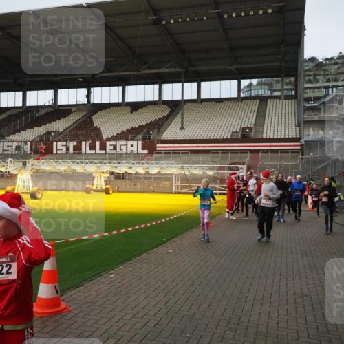07.12.2025 - St. Pauli X-Mass-Run No. 15 Fabian Wolf http://msf.ph/oto/9423788 07.12.2025 12:03:11 Ziel 267, 2610, 2747, 2822, 2834, 2843, 3122, 3125, 3130, 3134, 3281, 3282, 3941, 4024, 4243, 4244, 4747, 4750, 4751 meine-sportfotos.de