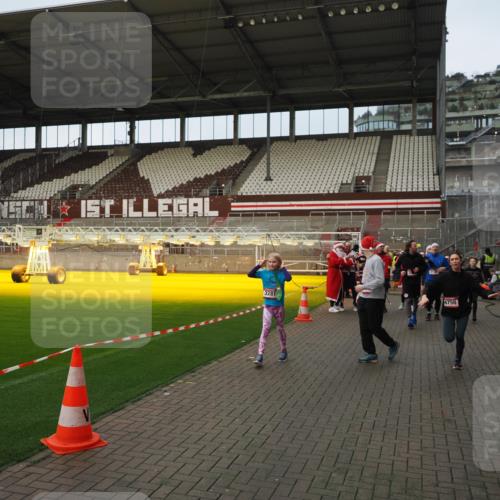 07.12.2025 - St. Pauli X-Mass-Run No. 15 Fabian Wolf http://msf.ph/oto/9423789 07.12.2025 12:03:12 Ziel 267, 2610, 2747, 2822, 2834, 2843, 3122, 3125, 3130, 3134, 3281, 3282, 3937, 3941, 3943, 4024, 4243, 4244, 4741, 4747, 4750, 4751 meine-sportfotos.de