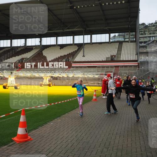 07.12.2025 - St. Pauli X-Mass-Run No. 15 Fabian Wolf http://msf.ph/oto/9423791 07.12.2025 12:03:13 Ziel 267, 2610, 2747, 2822, 2834, 2843, 3122, 3125, 3130, 3134, 3281, 3282, 3937, 3941, 3943, 4024, 4243, 4244, 4741, 4747, 4750, 4751 meine-sportfotos.de