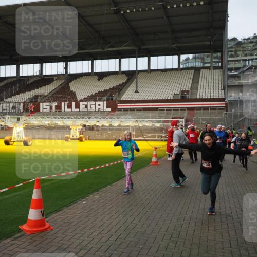 07.12.2025 - St. Pauli X-Mass-Run No. 15 Fabian Wolf http://msf.ph/oto/9423792 07.12.2025 12:03:13 Ziel 267, 2610, 2747, 2822, 2834, 2843, 3122, 3125, 3130, 3134, 3281, 3282, 3937, 3941, 3943, 4024, 4243, 4244, 4741, 4747, 4750, 4751 meine-sportfotos.de