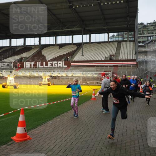 07.12.2025 - St. Pauli X-Mass-Run No. 15 Fabian Wolf http://msf.ph/oto/9423793 07.12.2025 12:03:13 Ziel 267, 2610, 2747, 2822, 2834, 2843, 3122, 3125, 3130, 3134, 3281, 3282, 3937, 3941, 3943, 4024, 4243, 4244, 4741, 4747, 4750, 4751 meine-sportfotos.de