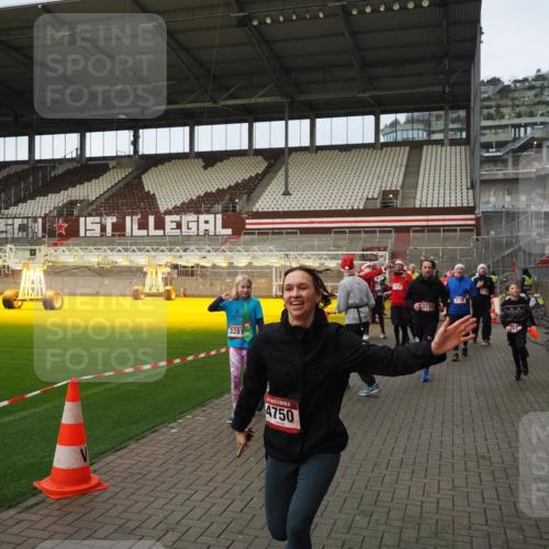 07.12.2025 - St. Pauli X-Mass-Run No. 15 Fabian Wolf http://msf.ph/oto/9423795 07.12.2025 12:03:14 Ziel 267, 2610, 2747, 2822, 2834, 2843, 3122, 3125, 3130, 3134, 3281, 3282, 3937, 3941, 3943, 4024, 4243, 4244, 4741, 4747, 4750, 4751 meine-sportfotos.de