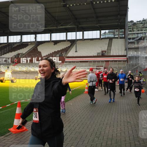 07.12.2025 - St. Pauli X-Mass-Run No. 15 Fabian Wolf http://msf.ph/oto/9423796 07.12.2025 12:03:14 Ziel 267, 2610, 2747, 2822, 2834, 2843, 3122, 3125, 3130, 3134, 3281, 3282, 3937, 3941, 3943, 4024, 4243, 4244, 4741, 4747, 4750, 4751 meine-sportfotos.de