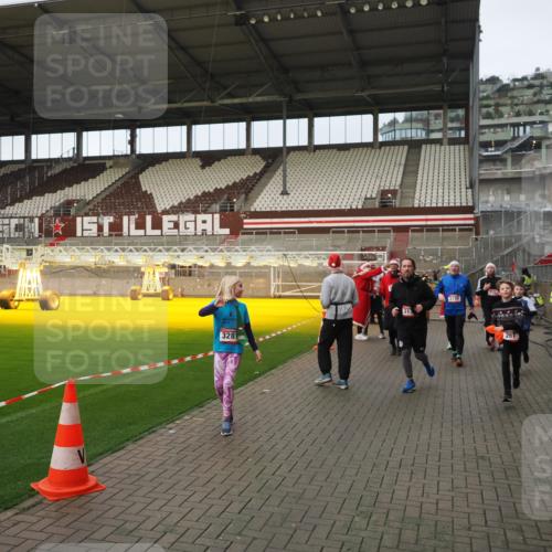 07.12.2025 - St. Pauli X-Mass-Run No. 15 Fabian Wolf http://msf.ph/oto/9423797 07.12.2025 12:03:14 Ziel 267, 2610, 2747, 2822, 2834, 2843, 3122, 3125, 3130, 3134, 3281, 3282, 3937, 3941, 3943, 4024, 4243, 4244, 4741, 4747, 4750, 4751 meine-sportfotos.de