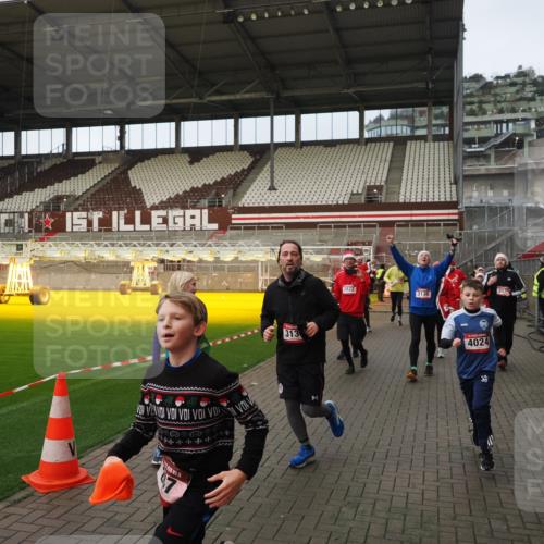 07.12.2025 - St. Pauli X-Mass-Run No. 15 Fabian Wolf http://msf.ph/oto/9423803 07.12.2025 12:03:16 Ziel 267, 2610, 2747, 2822, 2834, 2843, 3122, 3125, 3130, 3134, 3281, 3282, 3937, 3941, 3943, 4024, 4243, 4244, 4732, 4741, 4747, 4750, 4751 meine-sportfotos.de