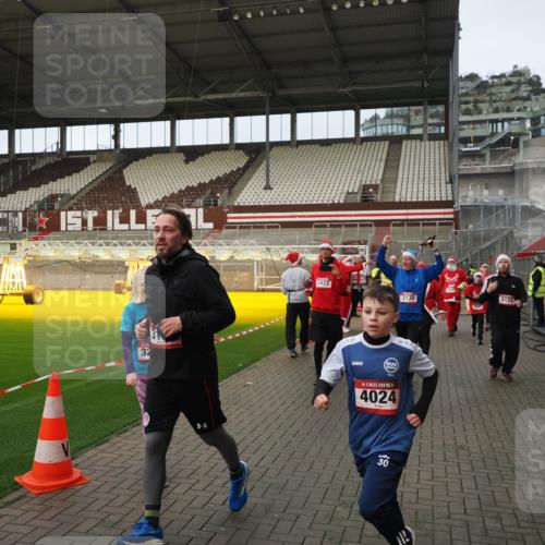 07.12.2025 - St. Pauli X-Mass-Run No. 15 Fabian Wolf http://msf.ph/oto/9423806 07.12.2025 12:03:16 Ziel 267, 2610, 2747, 2822, 2834, 2843, 3122, 3125, 3130, 3134, 3281, 3282, 3937, 3941, 3943, 4024, 4243, 4244, 4732, 4741, 4747, 4750, 4751 meine-sportfotos.de