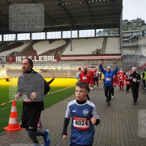 07.12.2025 - St. Pauli X-Mass-Run No. 15 Fabian Wolf http://msf.ph/oto/9423807 07.12.2025 12:03:16 Ziel 267, 2610, 2747, 2822, 2834, 2843, 3122, 3125, 3130, 3134, 3281, 3282, 3937, 3941, 3943, 4024, 4243, 4244, 4732, 4741, 4747, 4750, 4751 meine-sportfotos.de