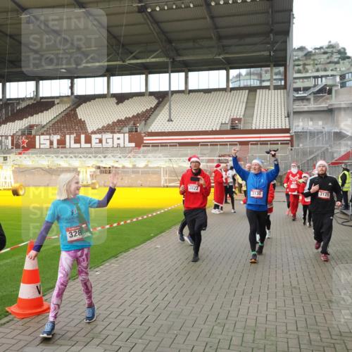 07.12.2025 - St. Pauli X-Mass-Run No. 15 Fabian Wolf http://msf.ph/oto/9423809 07.12.2025 12:03:17 Ziel 267, 2610, 2747, 2822, 2834, 2843, 3122, 3125, 3130, 3134, 3281, 3282, 3937, 3941, 3943, 4024, 4243, 4244, 4732, 4741, 4747, 4750, 4751 meine-sportfotos.de